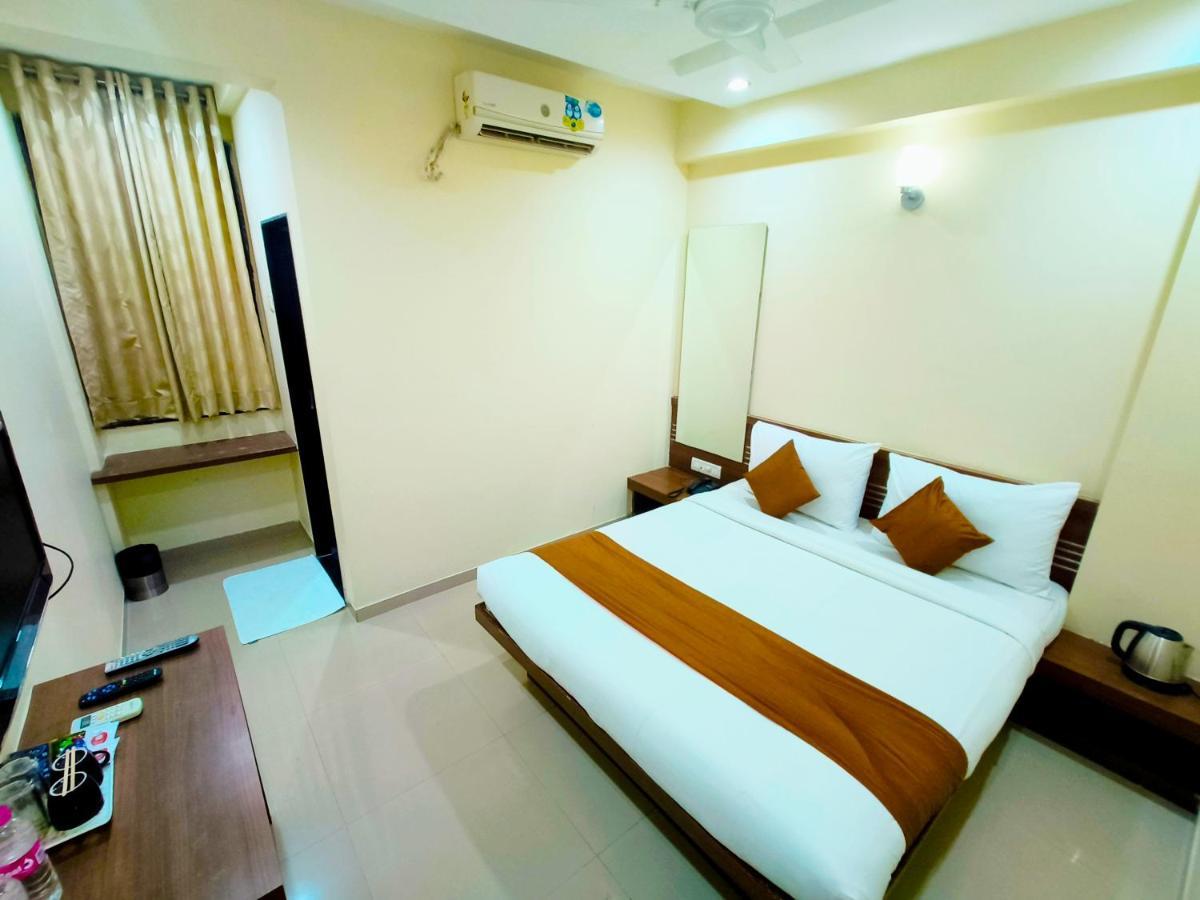 Sai Srushti By Neem Square Hotel Shirdi Exterior foto