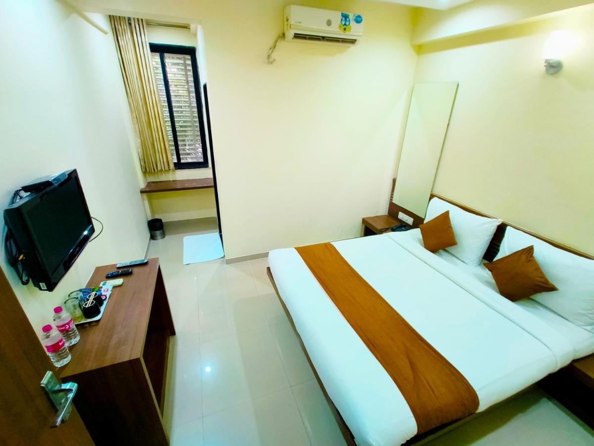 Sai Srushti By Neem Square Hotel Shirdi Exterior foto