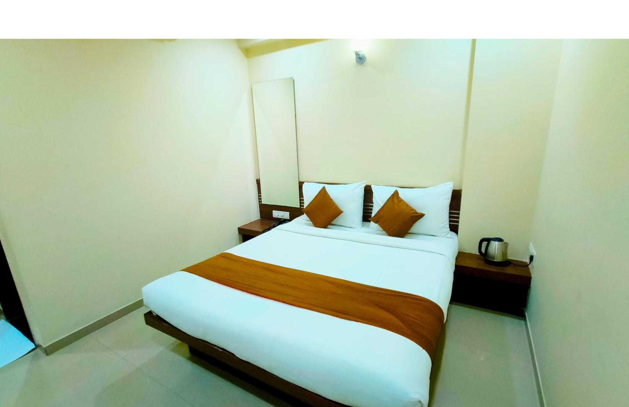 Sai Srushti By Neem Square Hotel Shirdi Exterior foto